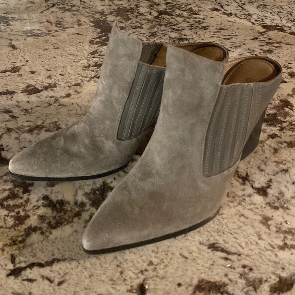 Donald Pliner Varet Grey Boots Size 8!